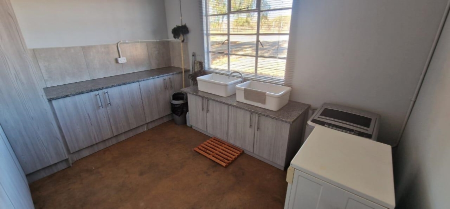 10 Bedroom Property for Sale in Olifantshoek Northern Cape